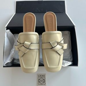 Brand new with box Loewe mules.EU size 39.made in Italy.color milk